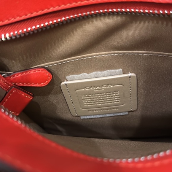 Coach
DYLAN TOTE BAG WITH STRIPE PRINT - Picture 13 of 13